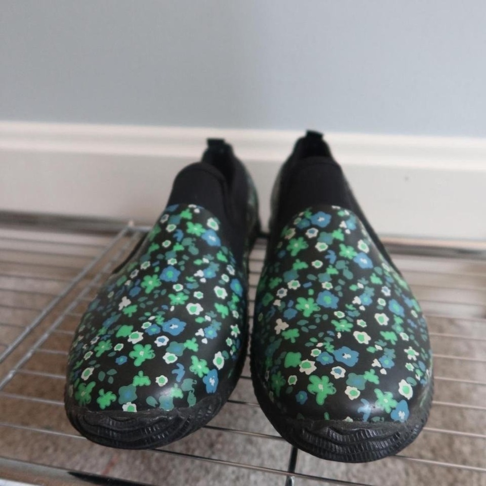 Womens Black Green Floral Waterproof Slip On Shoes Casual Comfort Traction Grip